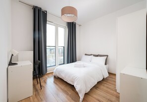 Iron/ironing board, WiFi, bed sheets - Bokserska Apartment with FREE Parking (Warszawa)