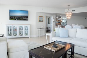 Smart TV, DVD player, ping pong, books - Coastal Three Bedroom with Gulfview Condo. Complimentary Boat Slip! (Orange Beach)