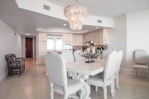 Dining - Coastal Three Bedroom with Gulfview Condo. Complimentary Boat Slip! (Orange Beach)