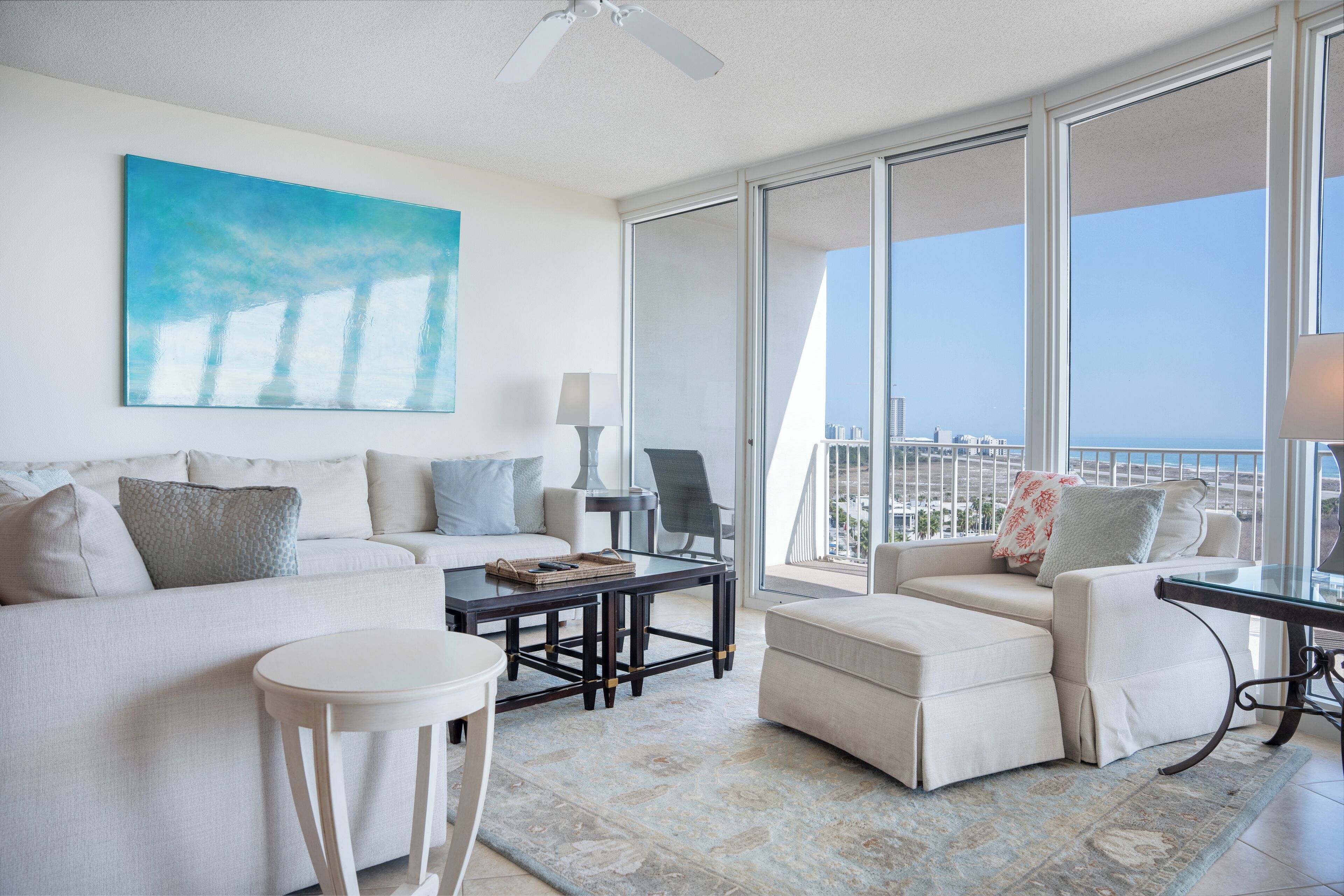 Smart-TV, DVD-spiller, bordtennis og bøker