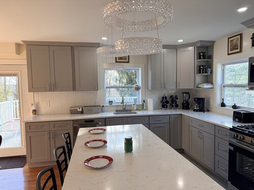 Charming 2-bedroom farmhouse with AC in Putnam Valley