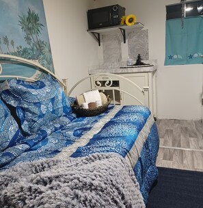 WiFi, bed sheets