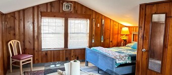 Studio apartment in soothing St. Louis with AC and comfort