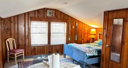 Studio apartment in soothing St. Louis with AC and comfort