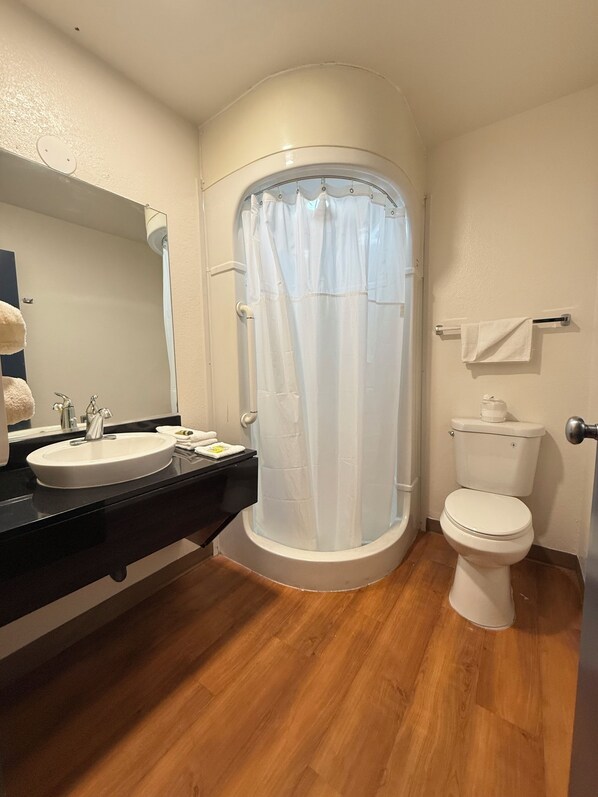 Handtücher, Seife, Shampoo, Toilettenpapier