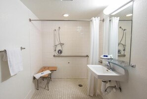 Standard Room, 1 Queen Bed, Roll-in Shower | Bathroom | Towels, soap, shampoo, toilet paper - Shasta Vista Inn & Suites (Weed)