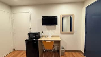 Standard Room, 1 Queen Bed, Roll-in Shower | Laptop workspace, iron/ironing board, free WiFi, bed sheets