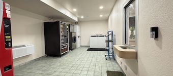 Shasta Vista Inn & Suites