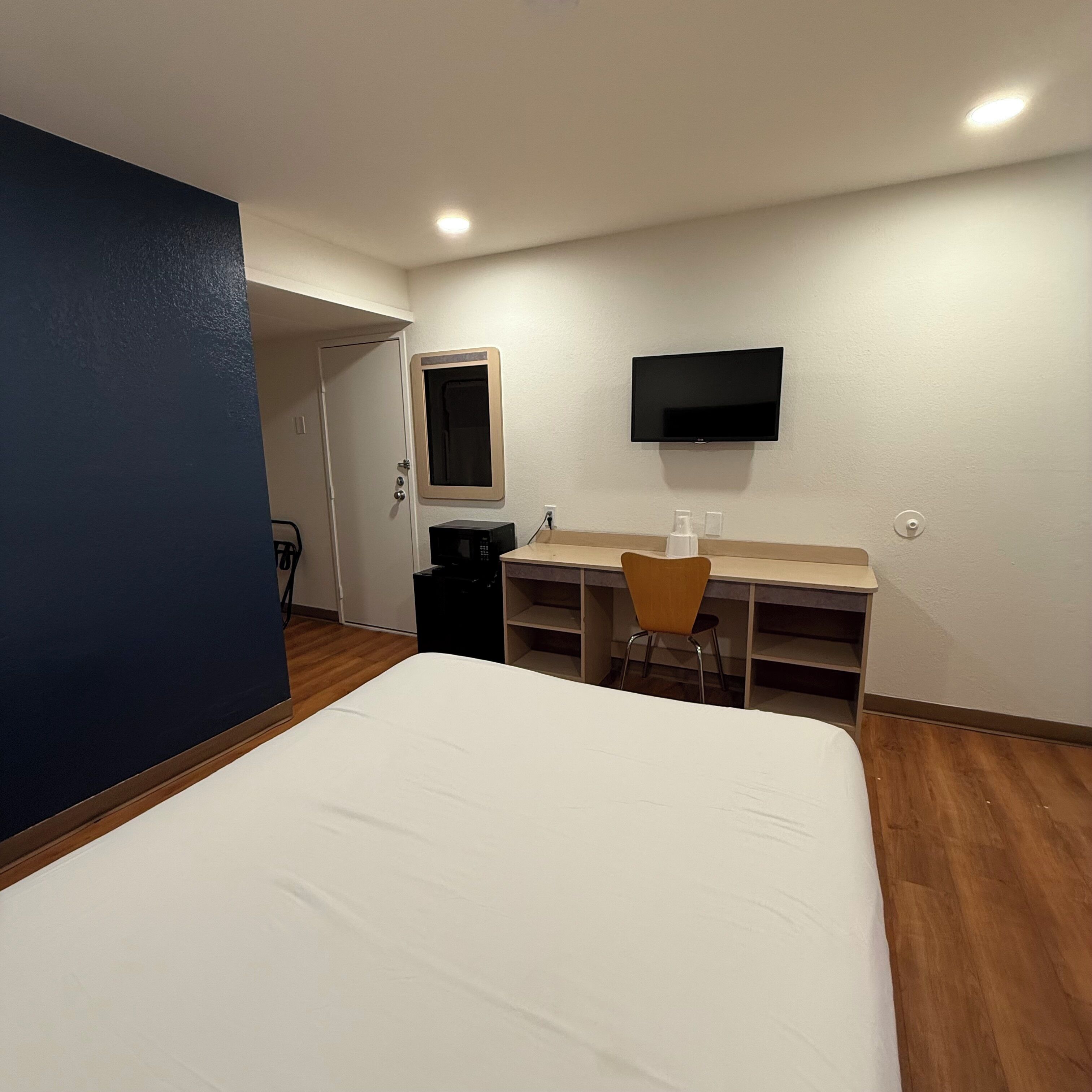 Standard Room, 1 Queen Bed, Non Smoking