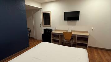 Standard Room, 1 Queen Bed, Non Smoking