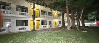 Shasta Vista Inn & Suites