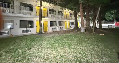 Shasta Vista Inn & Suites