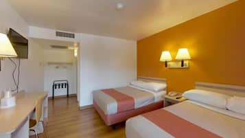 Standard-huone, 2 parisÀnkyÀ, tupakointi kielletty | Kannettavalle tietokoneelle sopiva työtila, silitysrauta/-lauta