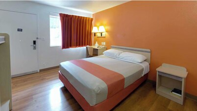 Shasta Vista Inn & Suites