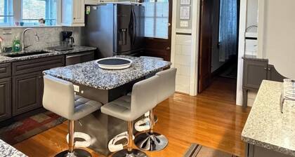 3-bedroom apartment in charming St. Louis with close to many attractive places.