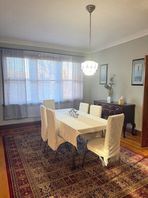 Dining - 3-bedroom apartment in charming St. Louis with close to many attractive places. (St. Louis)