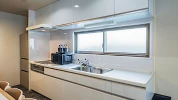 Family Triple Room, Balcony, Canal View | Free WiFi, bed sheets