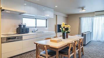 Family Triple Room, Balcony, Canal View | Free WiFi, bed sheets