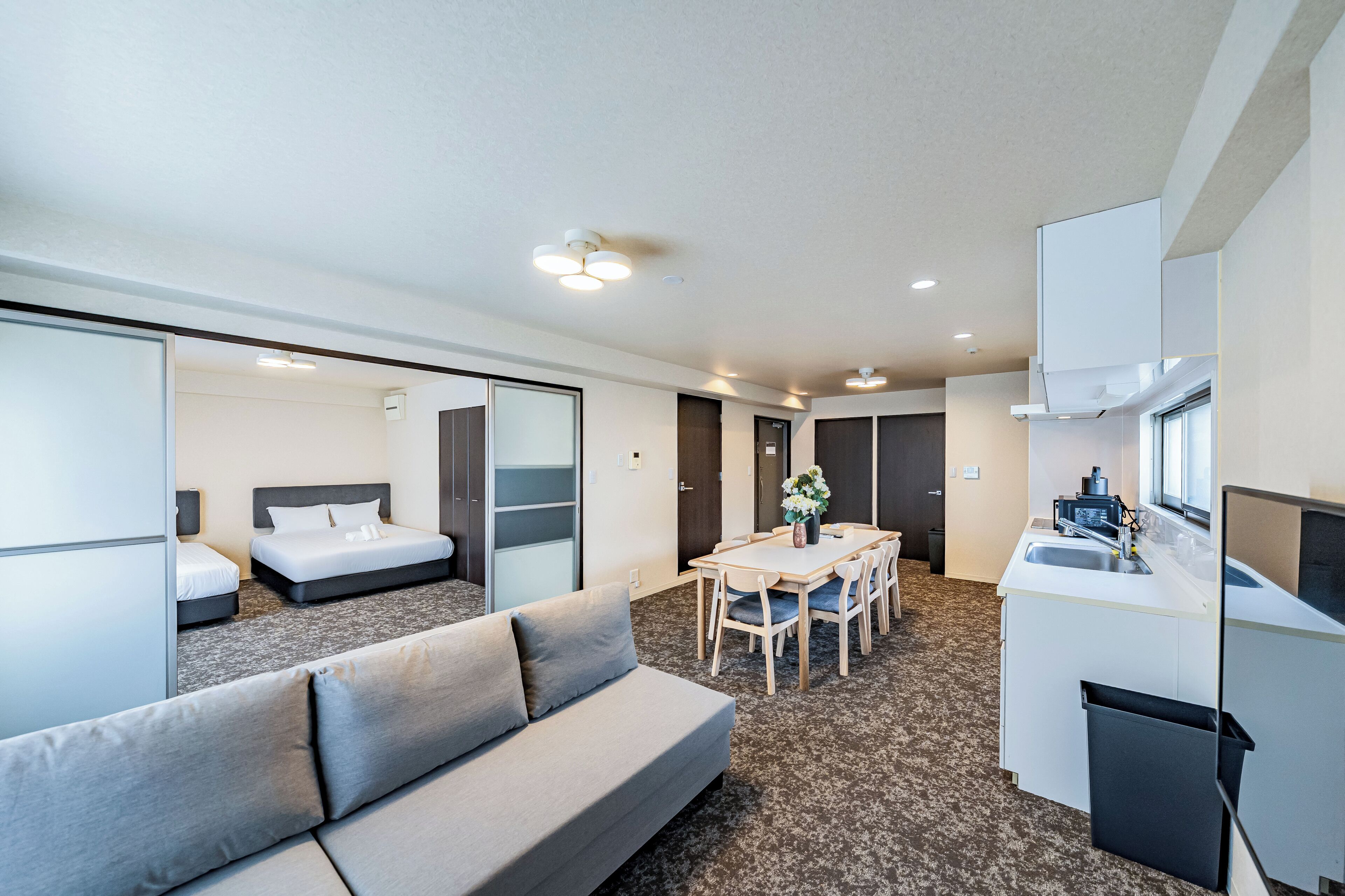 Kolmen hengen perhehuone, parveke, näköala kanavalle | Ilmainen Wi-Fi, vuodevaatteet