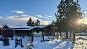 Exterior - Sunflower Resort Deluxe Sunflower Home 2BR King/King (Winthrop)