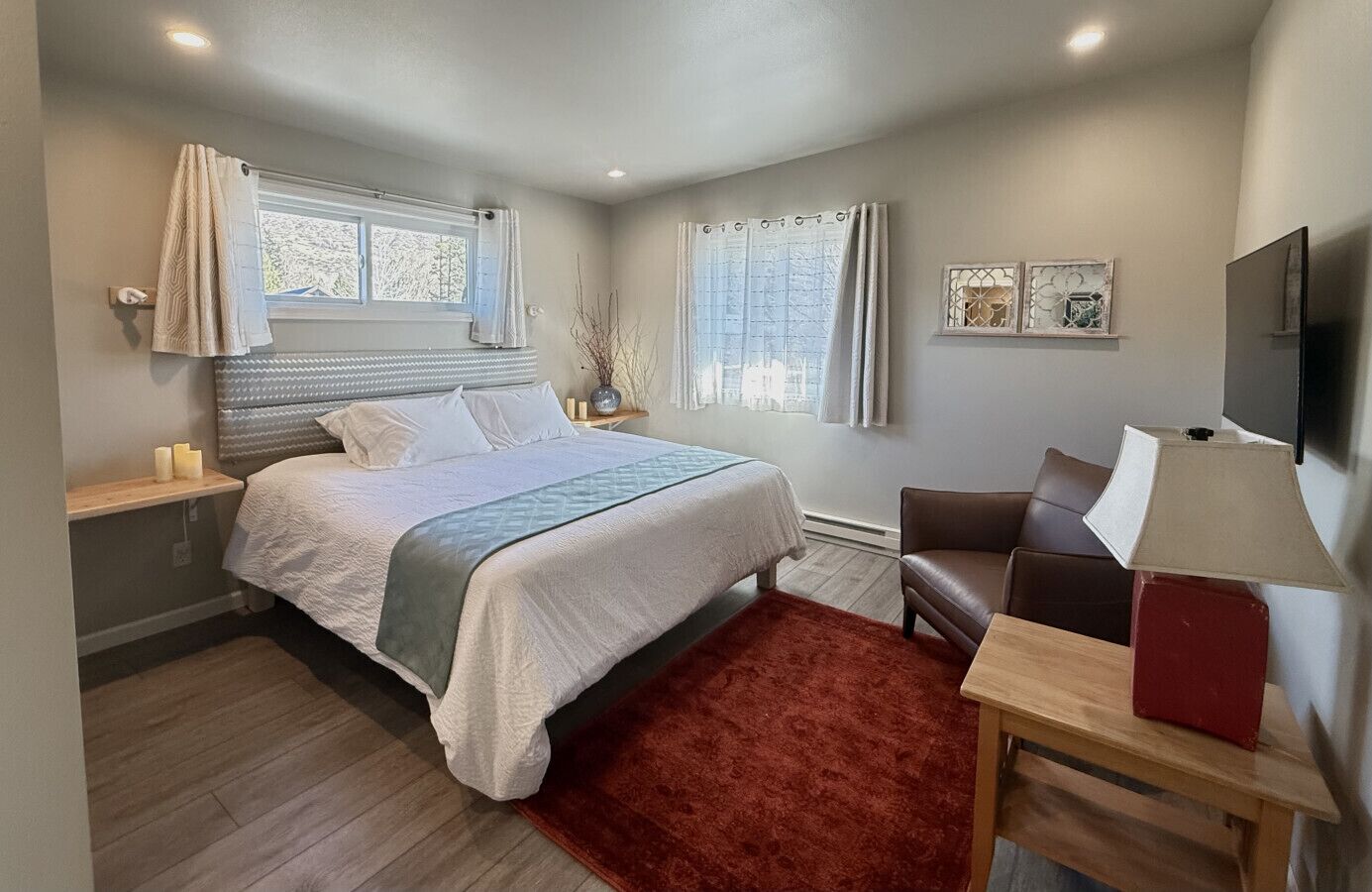 办公桌、熨斗/熨衣板、旅行婴儿床、WiFi