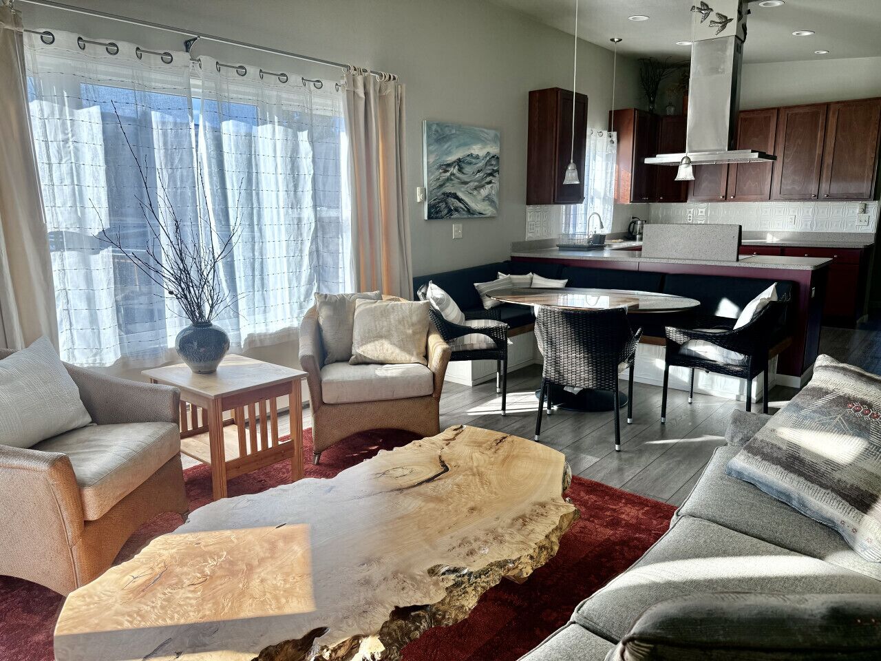 Tv, böcker och en stereo