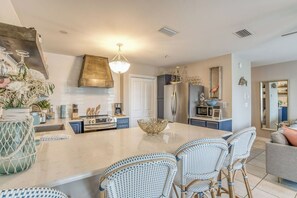 Fridge, microwave, oven, stovetop - Grand Caribbean 316 - Beach Strolls, Balcony Cocktails, Cookouts & Movie Nights (Pensacola)