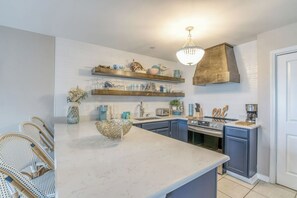 Fridge, microwave, oven, stovetop - Grand Caribbean 316 - Beach Strolls, Balcony Cocktails, Cookouts & Movie Nights (Pensacola)