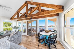 Smart TV - On the Canal - Swimming Pool, Fireside Chats, Hammock Time & Waterfront Sunning (Pensacola)