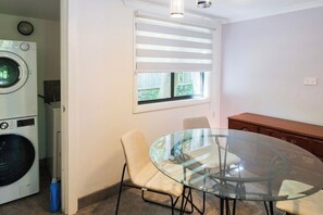 Dining - Cozy 2BDR Stay in Central Leura | Steps to Shops (Leura)