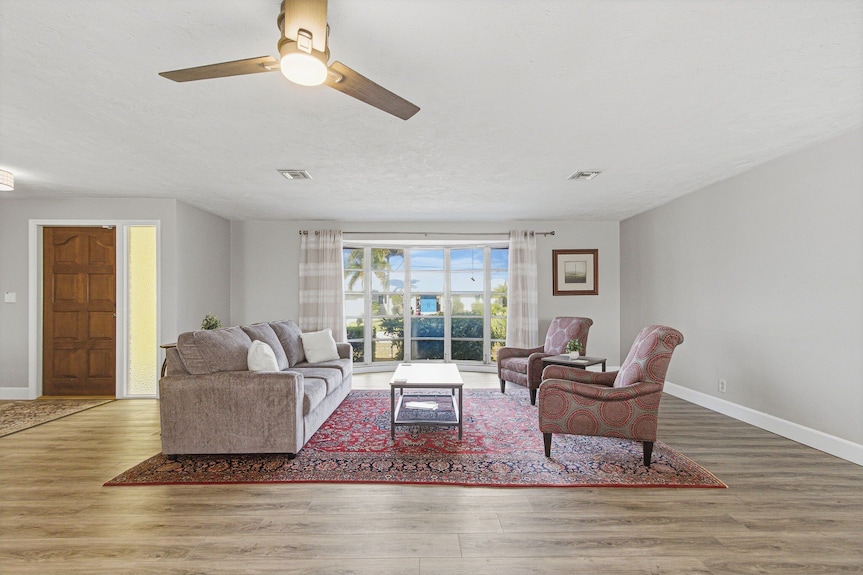 Charm And Old Florida Vibe , Pool On The Water - Villa Parisian Paradise - Roelens - Punta Gorda, FL
