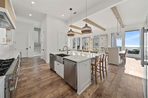 Fridge, microwave, oven, stovetop - Shimmering Pearl | Amazing Beach Views| Heated Private Pool | Restaurants and attractions nearby (Panama City Beach)