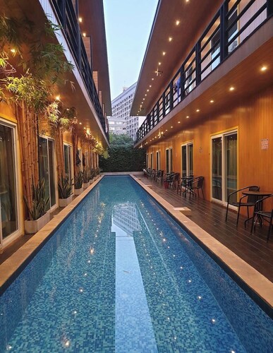 Bangkok Thailand 1BR W/ Pool