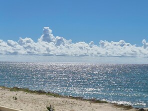 Beach - 2-bedroom Townhouse in the Bahamas directly on the ocean, spectacular views. (Freeport)