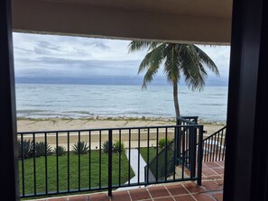 Property grounds - 2-bedroom Townhouse in the Bahamas directly on the ocean, spectacular views. (Freeport)