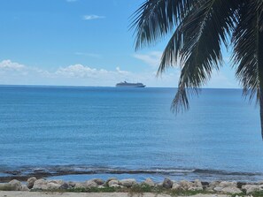 Beach - 2-bedroom Townhouse in the Bahamas directly on the ocean, spectacular views. (Freeport)