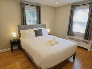 3 bedrooms, iron/ironing board, Internet, bed sheets - Luxury 3BR home in prime location in West Hartford (West Hartford)