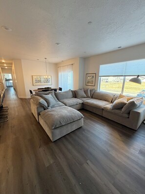 Living area - Heber Valley Condo-Pickleball-Tesla Charger (Heber City)