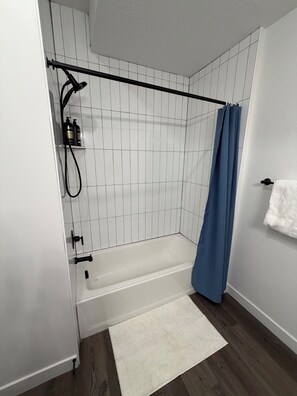 Shower, hair dryer, towels, soap - Heber Valley Condo-Pickleball-Tesla Charger (Heber City)