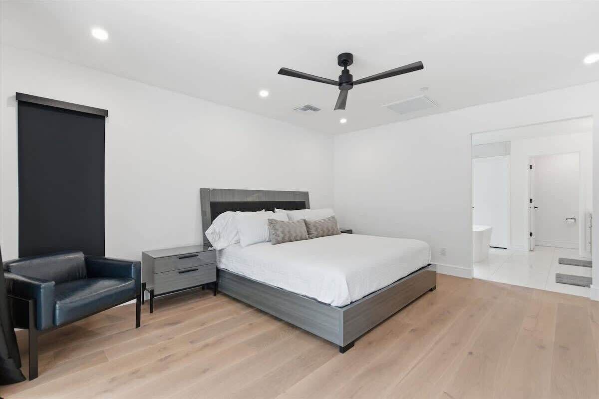 4 bedrooms, iron/ironing board, travel crib, free WiFi