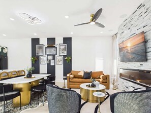 Dining - Halo-Rooftop Patio & Game Room-Mins to Broadway (Nashville)