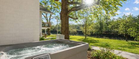 Tina de hidromasaje al aire libre