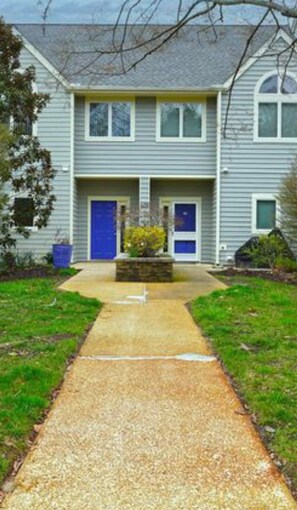 Exterior - Spacious 4-bedroom condo in charming Rehoboth Beach with AC (Rehoboth Beach)
