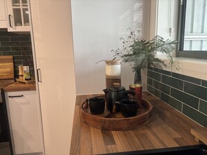 Fridge, microwave, oven, stovetop - River Valley Retreat – Nature & Riverfront Stay (Bridgetown)