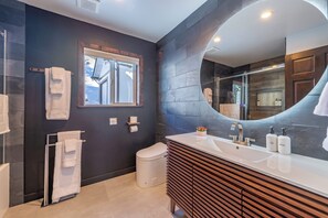 Shower, hair dryer, bidet, towels - Mountain Cabin with Hot Tub Near Ski Resorts (Soda Springs)