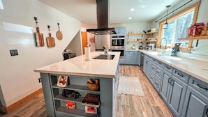 Private kitchen - Tahoe Living at the Forest’s Edge - 2BR + Loft, Near Heavenly & Beaches (South Lake Tahoe)