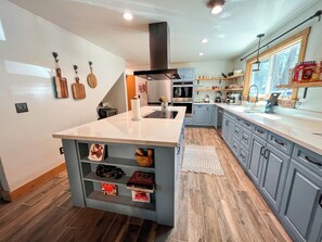 Private kitchen - Tahoe Living at the Forest’s Edge - 2BR + Loft, Near Heavenly & Beaches (South Lake Tahoe)