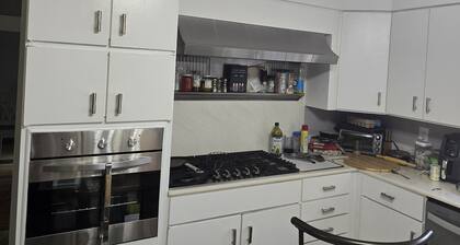 Charming Blue Horizen 4-bedroom house with AC in quite neighborhood in Malvern