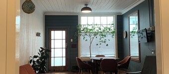 The Old Siren.
An old shop by sea, for walkers, surfers, and slow mornings.