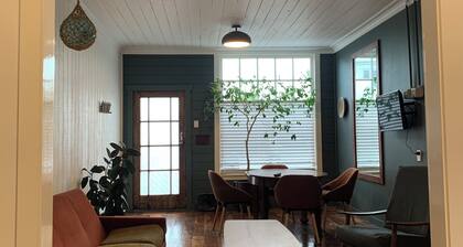 The Old Siren.
An old shop by sea, for walkers, surfers, and slow mornings.